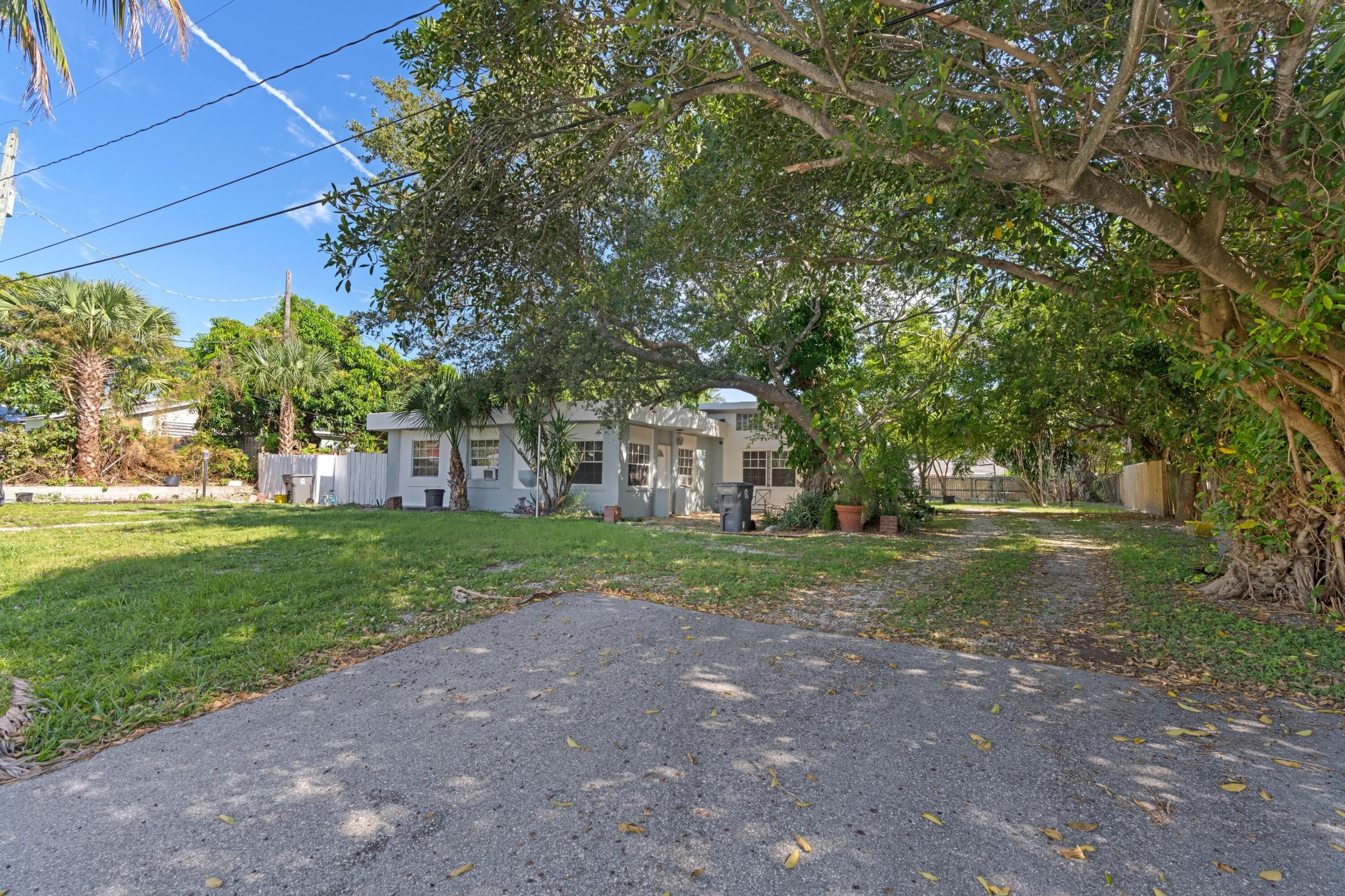 1831 Juno Road, North Palm Beach, FL 33408 — photo 4 of 37