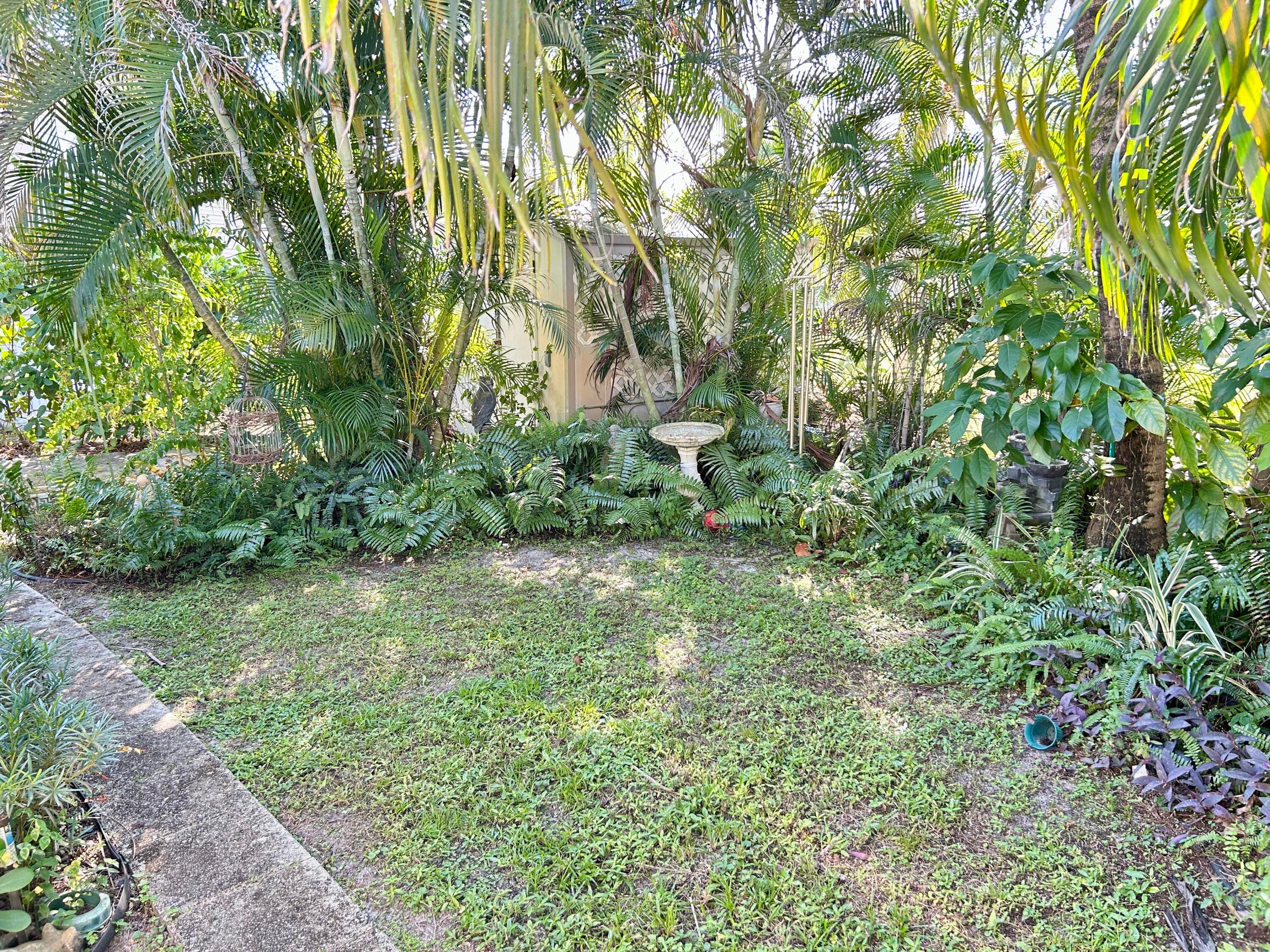 425 E Bougainvillea Drive, Deerfield Beach, FL 33442 — photo 7 of 42