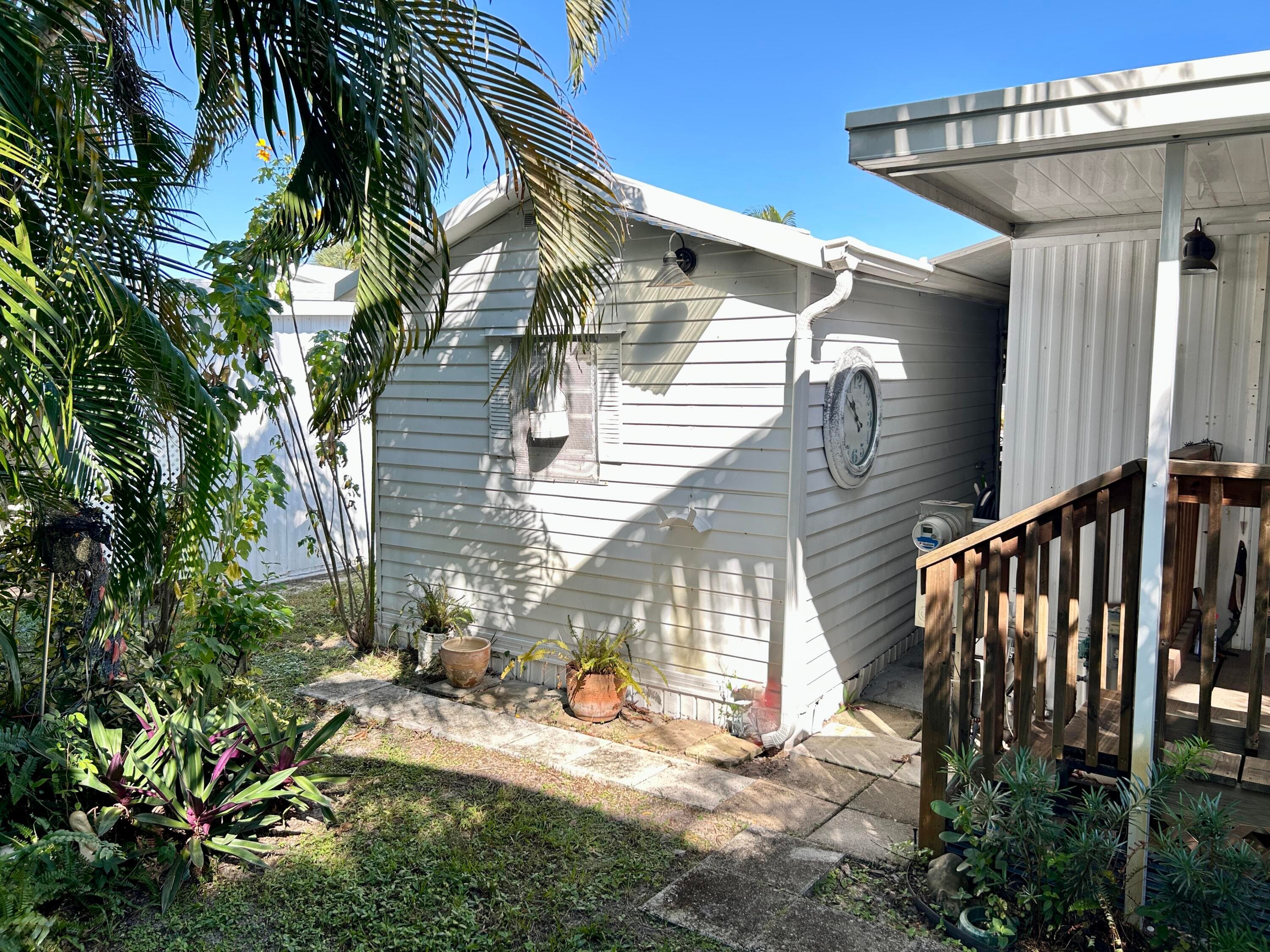 425 E Bougainvillea Drive, Deerfield Beach, FL 33442 — photo 9 of 42