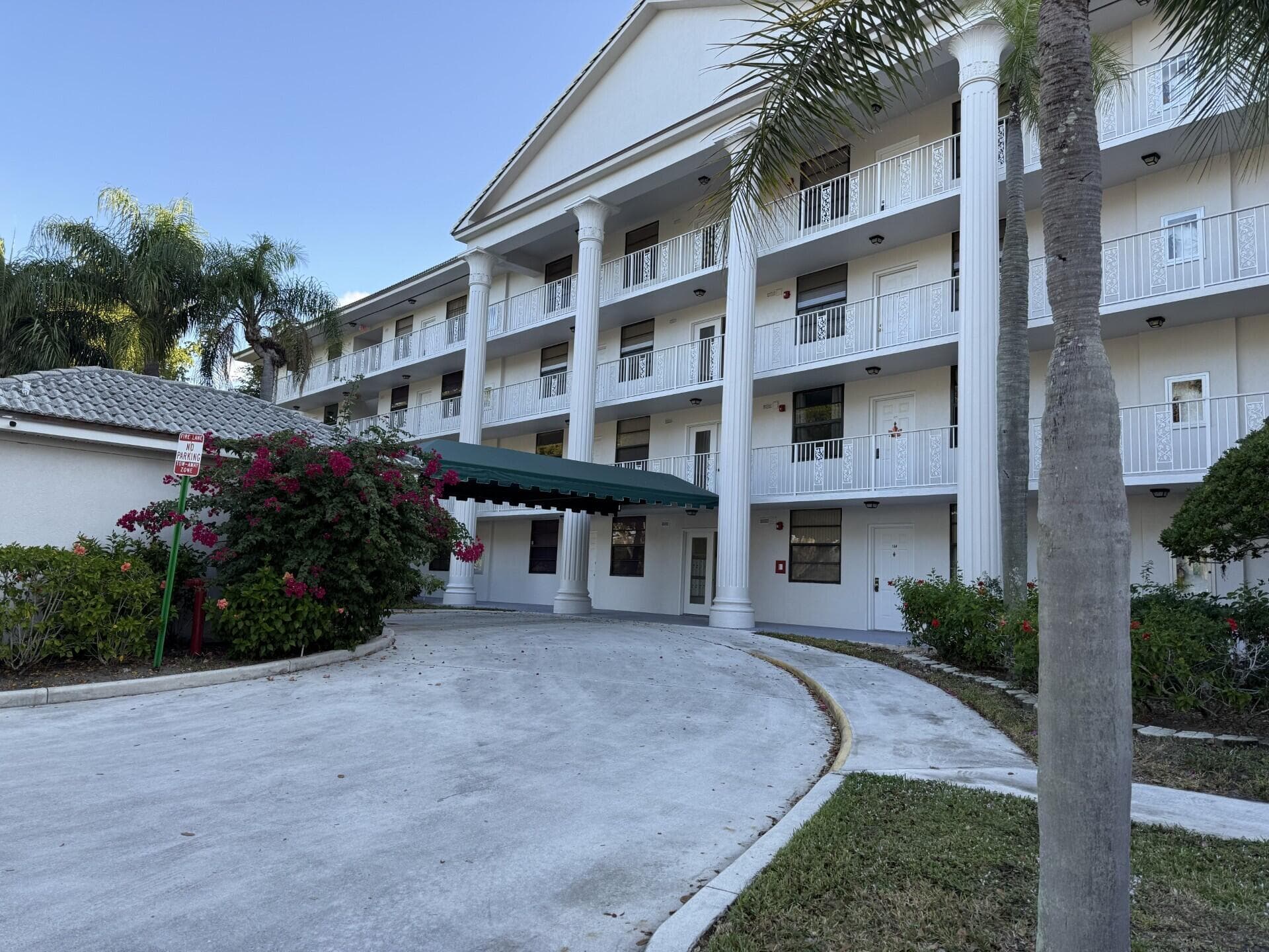 3710 Whitehall Drive 401, West Palm Beach, FL 33401 — photo 2 of 17
