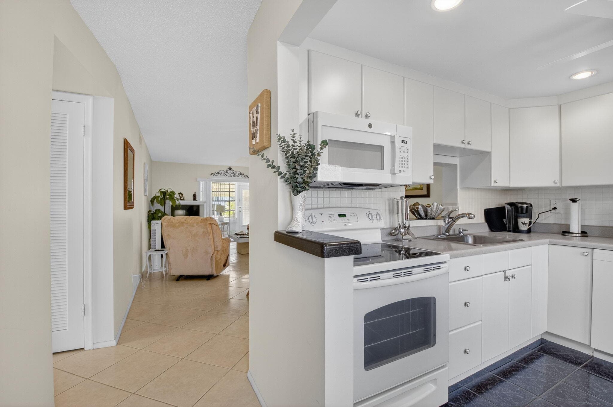 2152 NE 1st Way 101, Boynton Beach, FL 33435 — photo 3 of 31