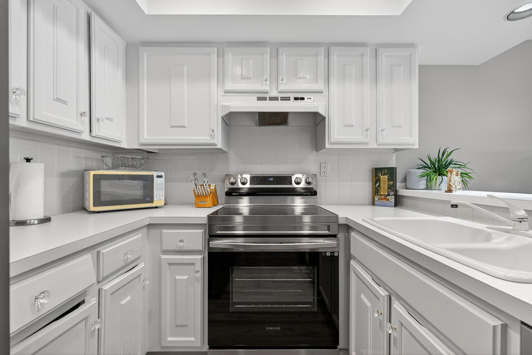 390 NE Edgewater Drive 403, Stuart, FL 34996 — photo 12 of 27