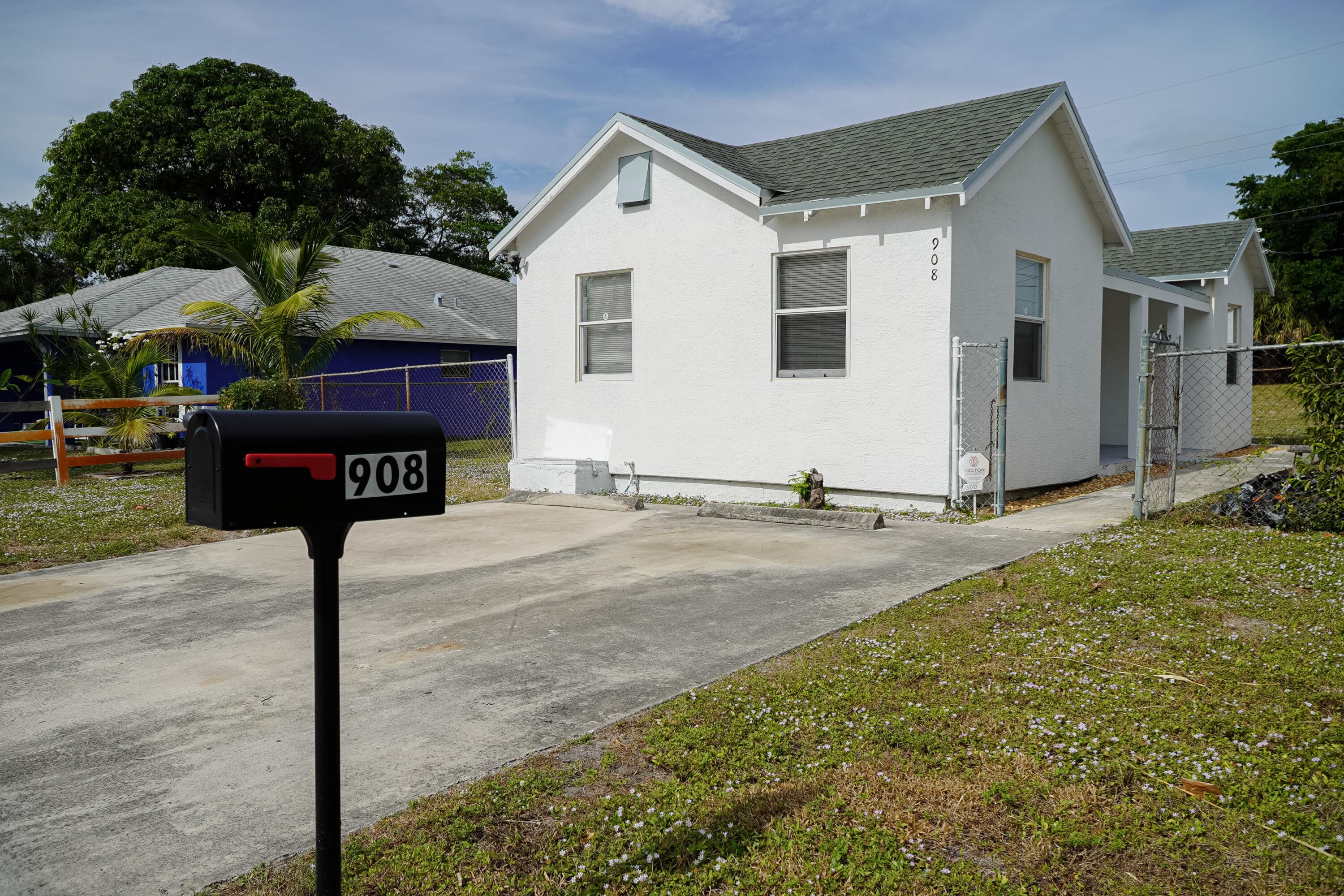 908 W 5th Street, Riviera Beach, FL 33404 — photo 6 of 40