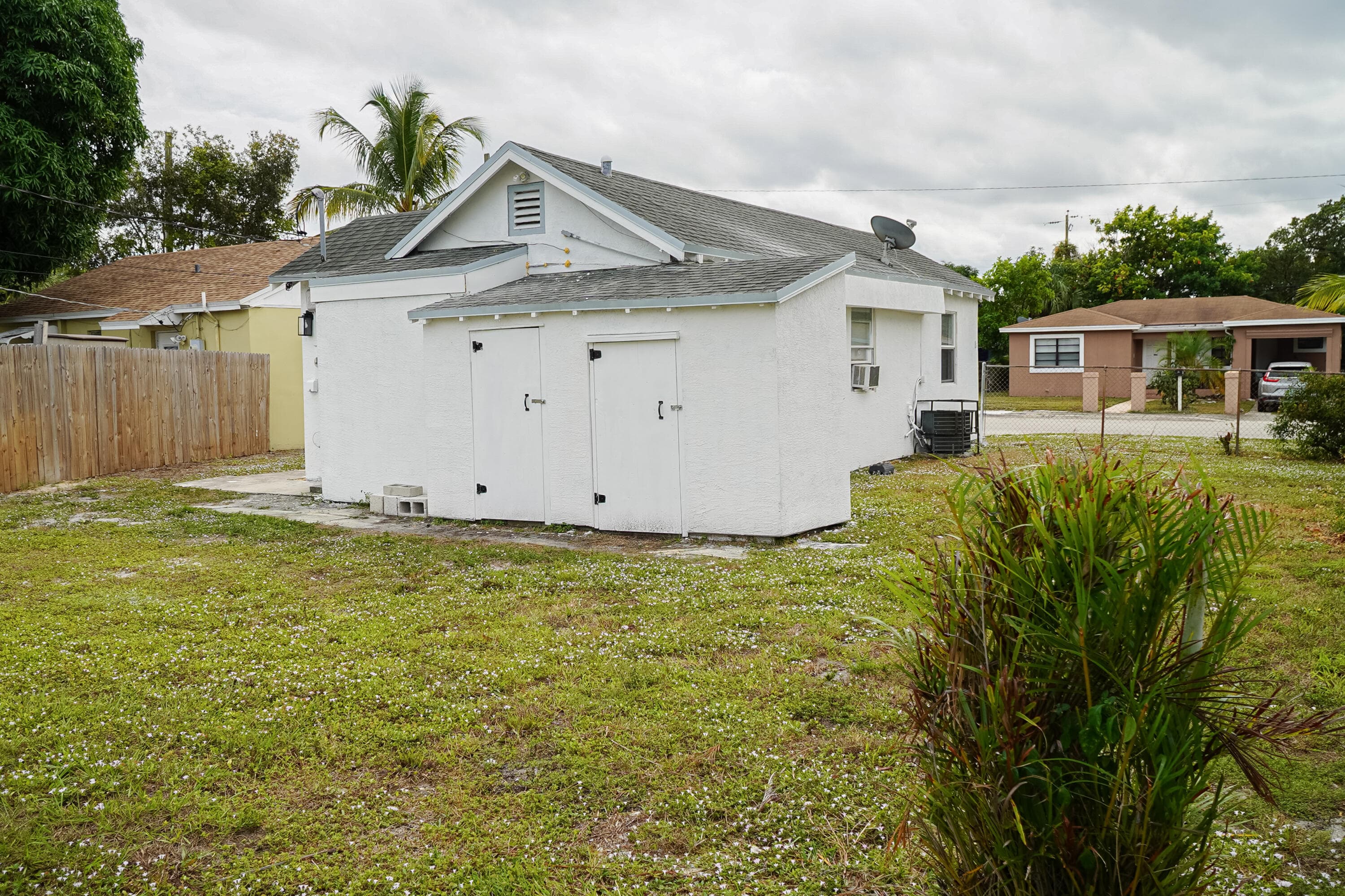 908 W 5th Street, Riviera Beach, FL 33404 — photo 17 of 40