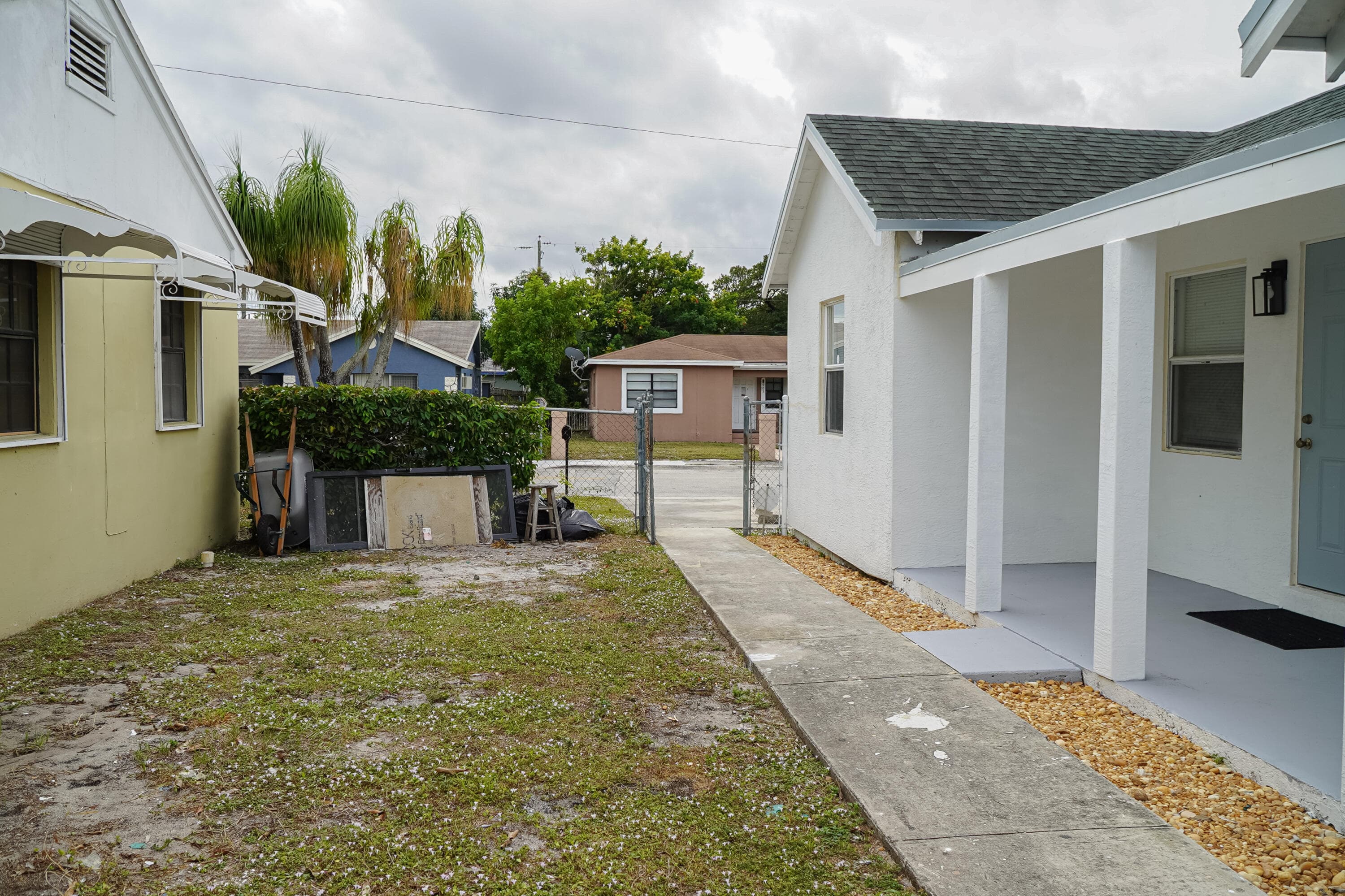 908 W 5th Street, Riviera Beach, FL 33404 — photo 10 of 40