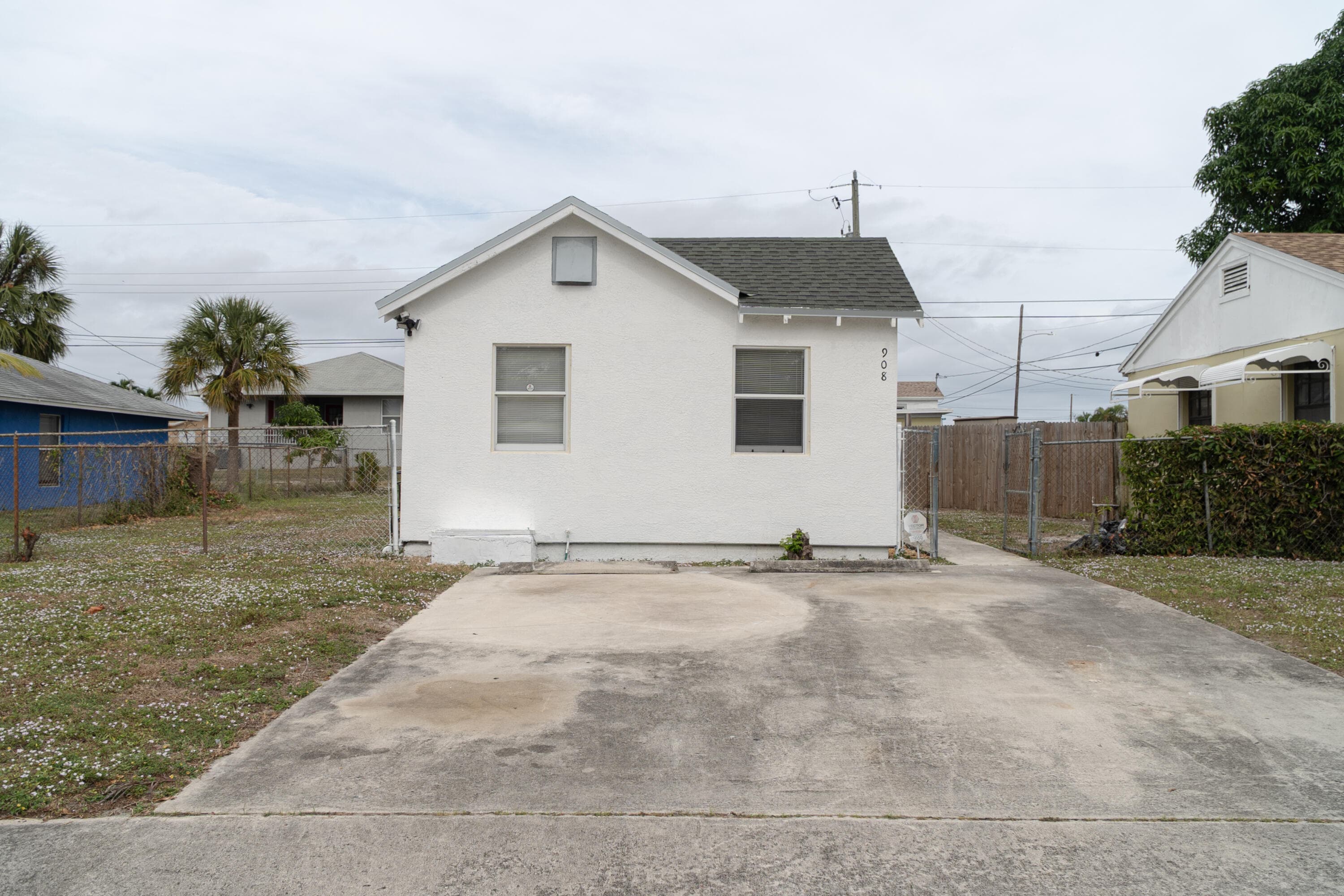 908 W 5th Street, Riviera Beach, FL 33404 — photo 3 of 40