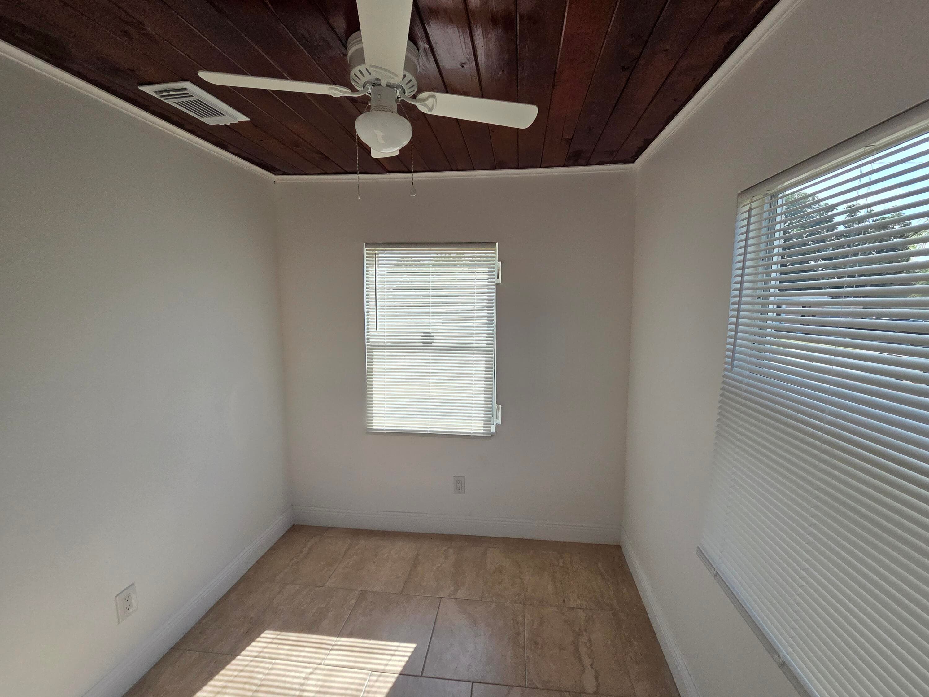 908 W 5th Street, Riviera Beach, FL 33404 — photo 28 of 40