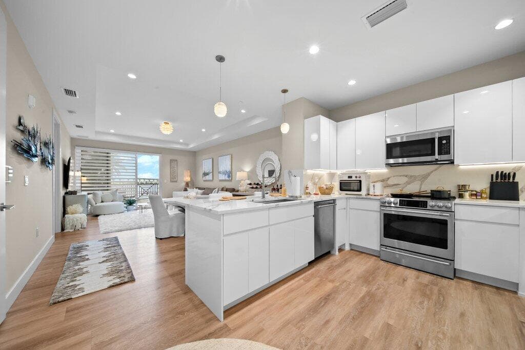 41 SW Seminole Street 205, Stuart, FL 34994 — photo 8 of 36