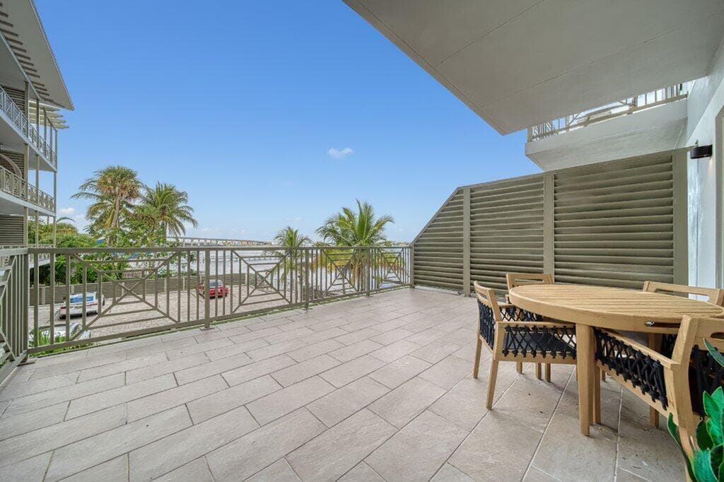 41 SW Seminole Street 205, Stuart, FL 34994 — photo 5 of 36