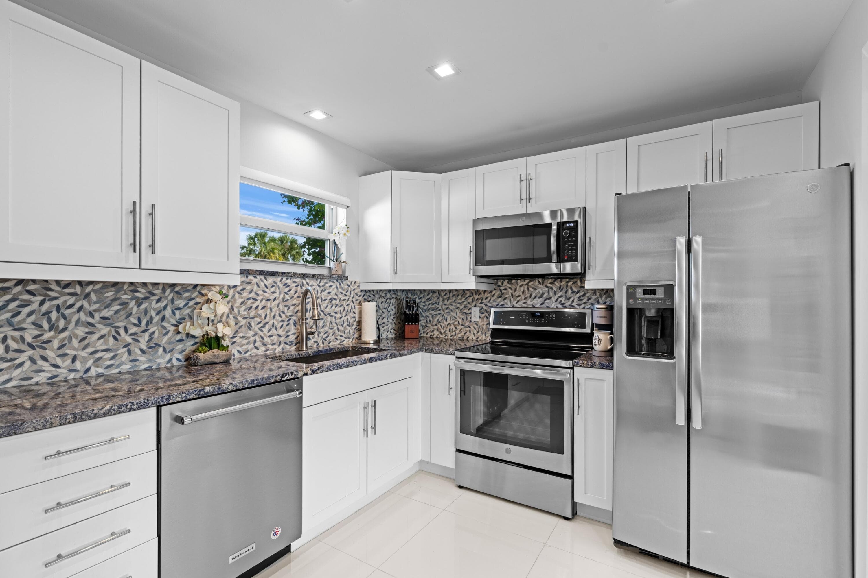 2211 Las Casitas Drive, Wellington, FL 33414 — photo 8 of 25