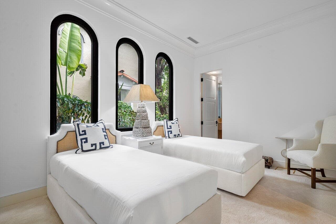 12 Lagomar Road, Palm Beach, FL 33480 — photo 15 of 38