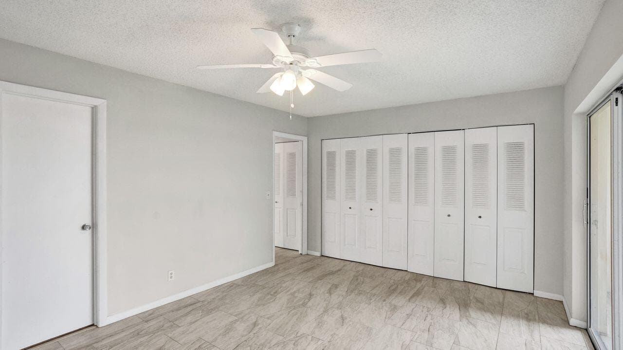 118 Sheffield E, West Palm Beach, FL 33417 — photo 4 of 18