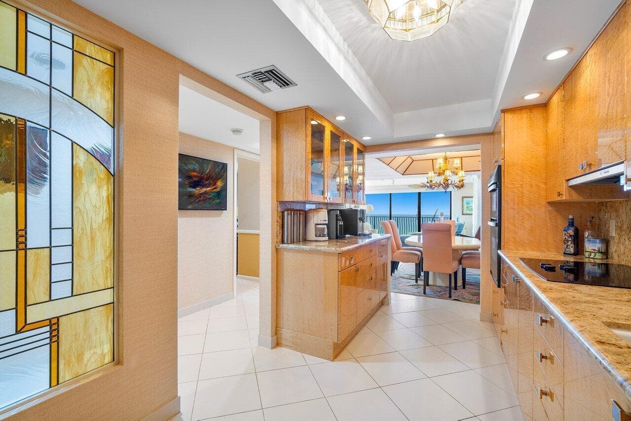 4000 S Ocean Boulevard 502, South Palm Beach, FL 33480 — photo 7 of 37
