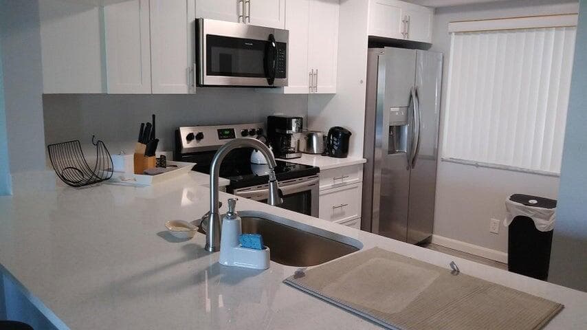3050 Presidential Way 206, West Palm Beach, FL 33401 — photo 2 of 10