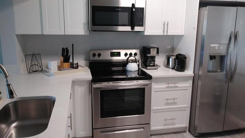 3050 Presidential Way 206, West Palm Beach, FL 33401 — photo 3 of 10