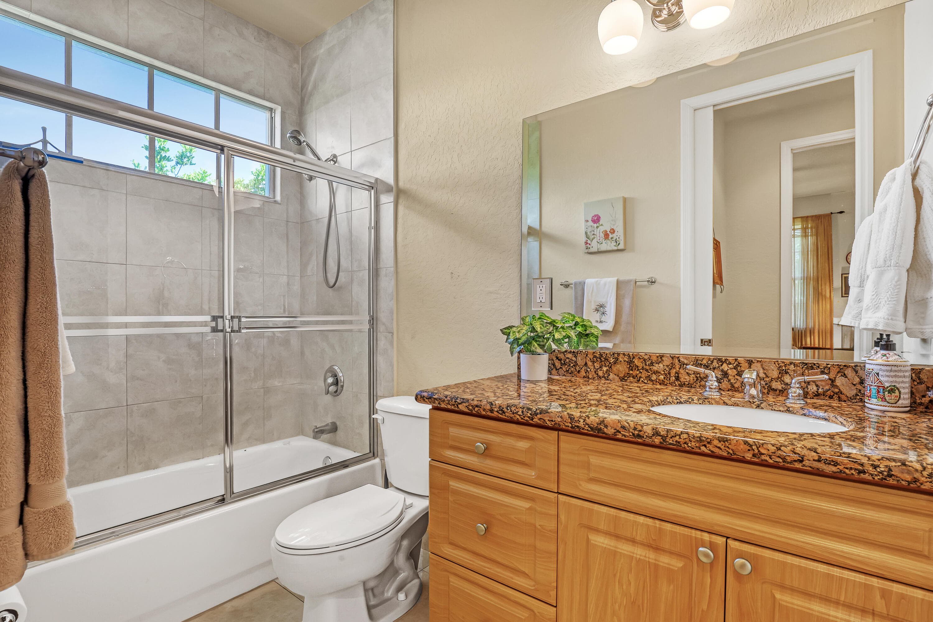 2560 NE 11th Street, Pompano Beach, FL 33062 — photo 12 of 18