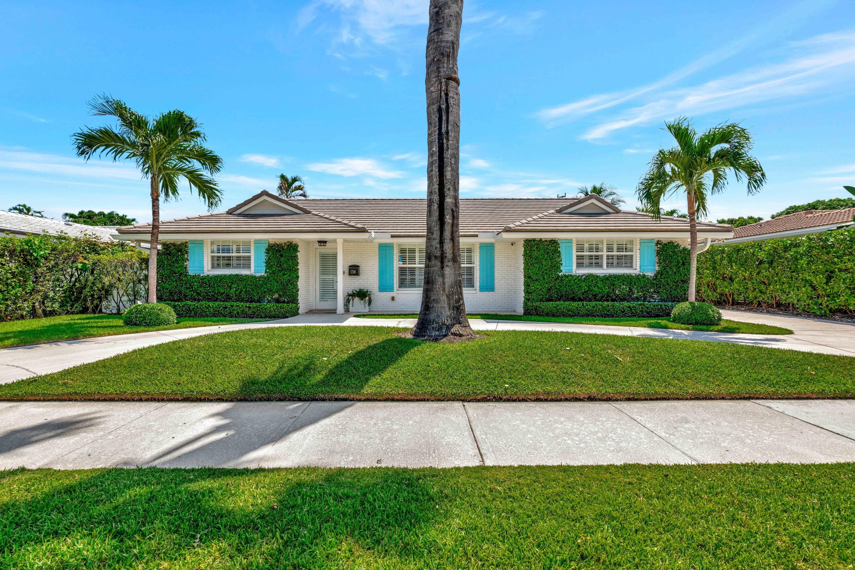 136 Worth Court S, West Palm Beach, FL 33405 — photo 3 of 69