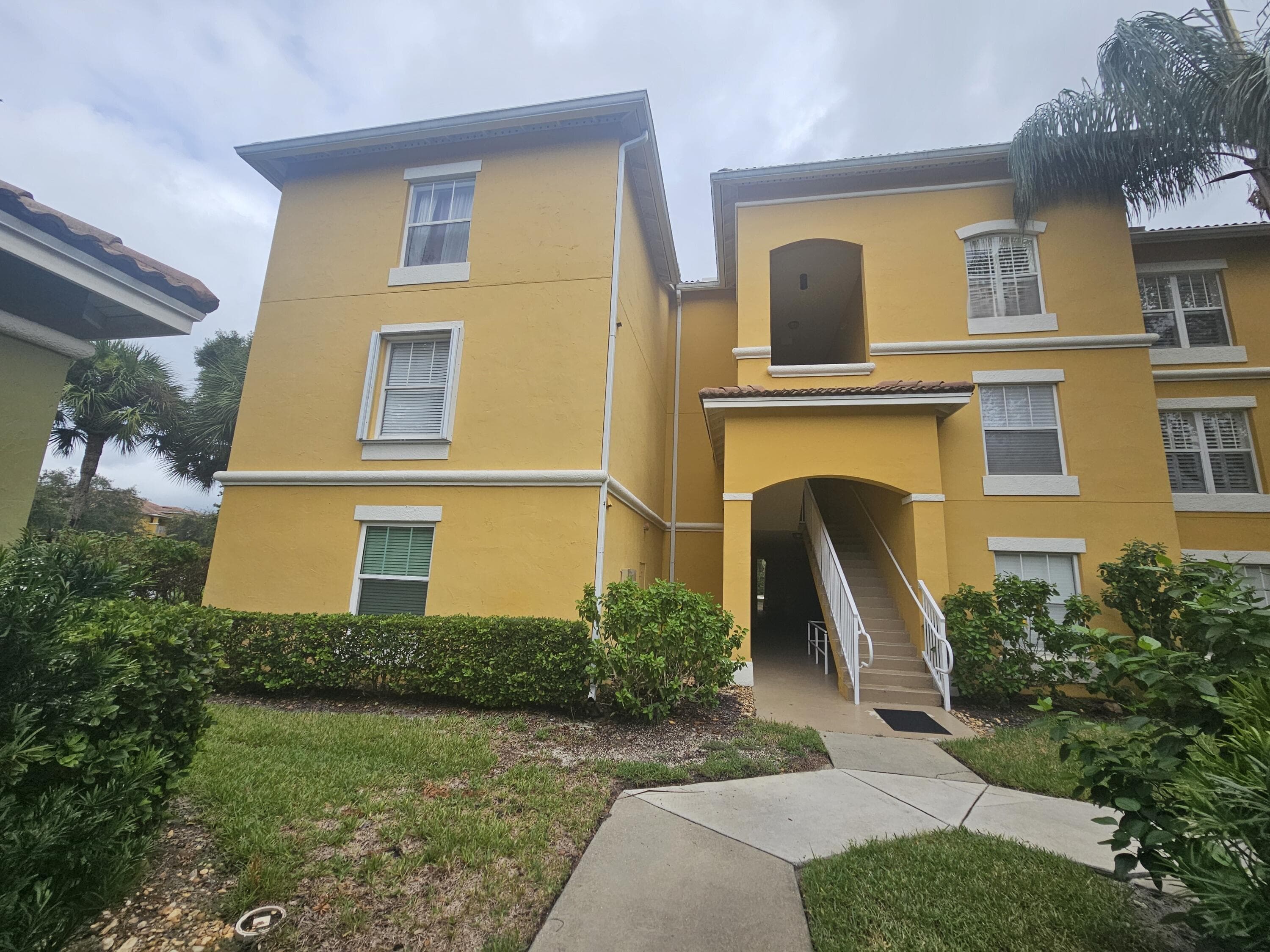 5050 Fairways Circle 301, Vero Beach, FL 32967 — photo 1 of 45