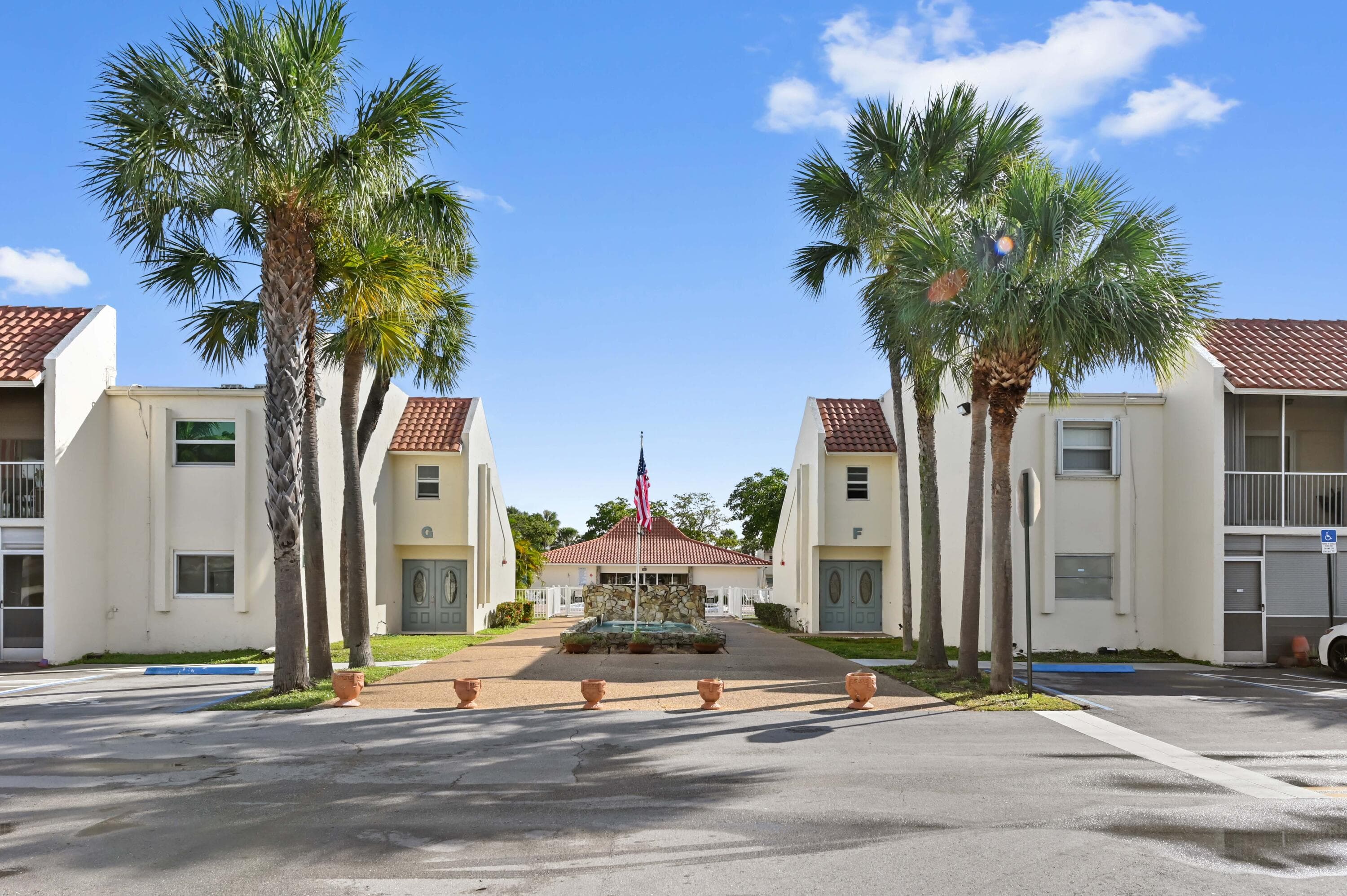 1428 SE 4th Avenue 215, Deerfield Beach, FL 33441 — photo 1 of 29