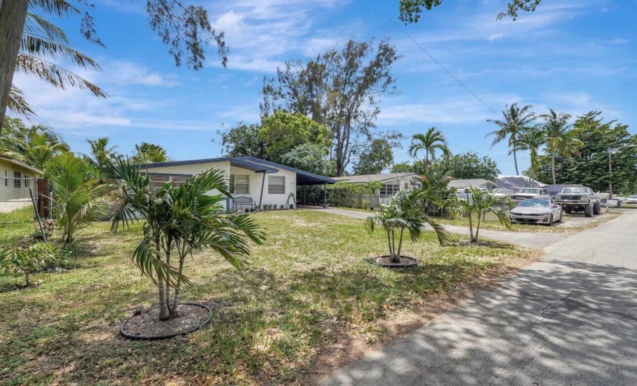 7530 Atlanta Street, Hollywood, FL 33024 — photo 2 of 23