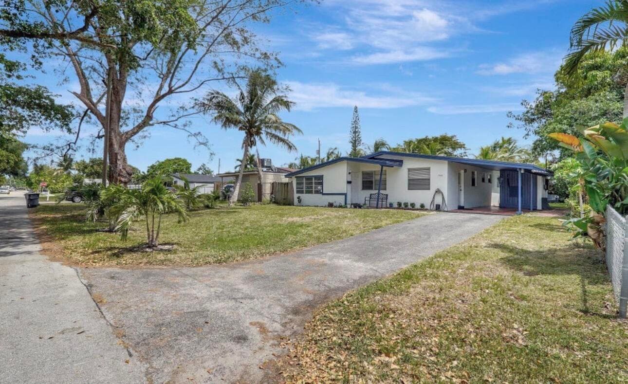 7530 Atlanta Street, Hollywood, FL 33024 — photo 3 of 23