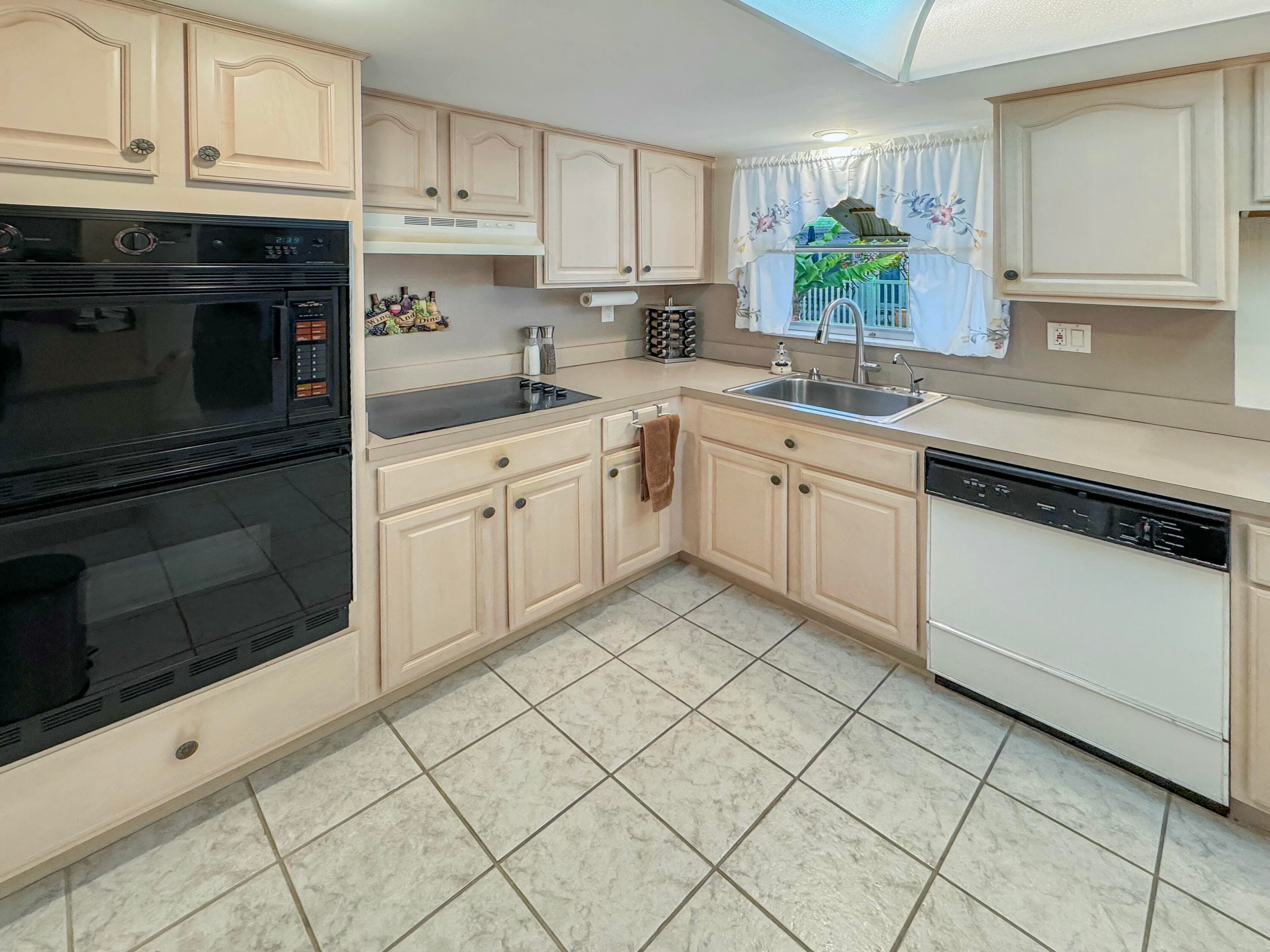 121 NW 31st Court, Pompano Beach, FL 33064 — photo 11 of 29