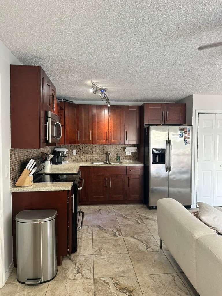637 Executive Center Drive N 203, West Palm Beach, FL 33401 — photo 22 of 38