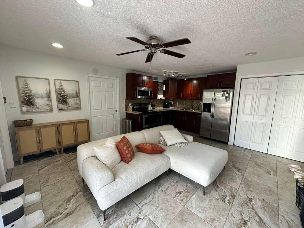 637 Executive Center Drive N 203, West Palm Beach, FL 33401 — photo 20 of 38