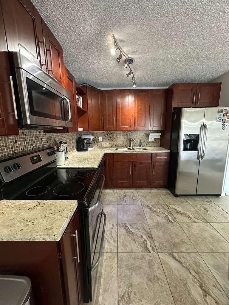 637 Executive Center Drive N 203, West Palm Beach, FL 33401 — photo 24 of 38