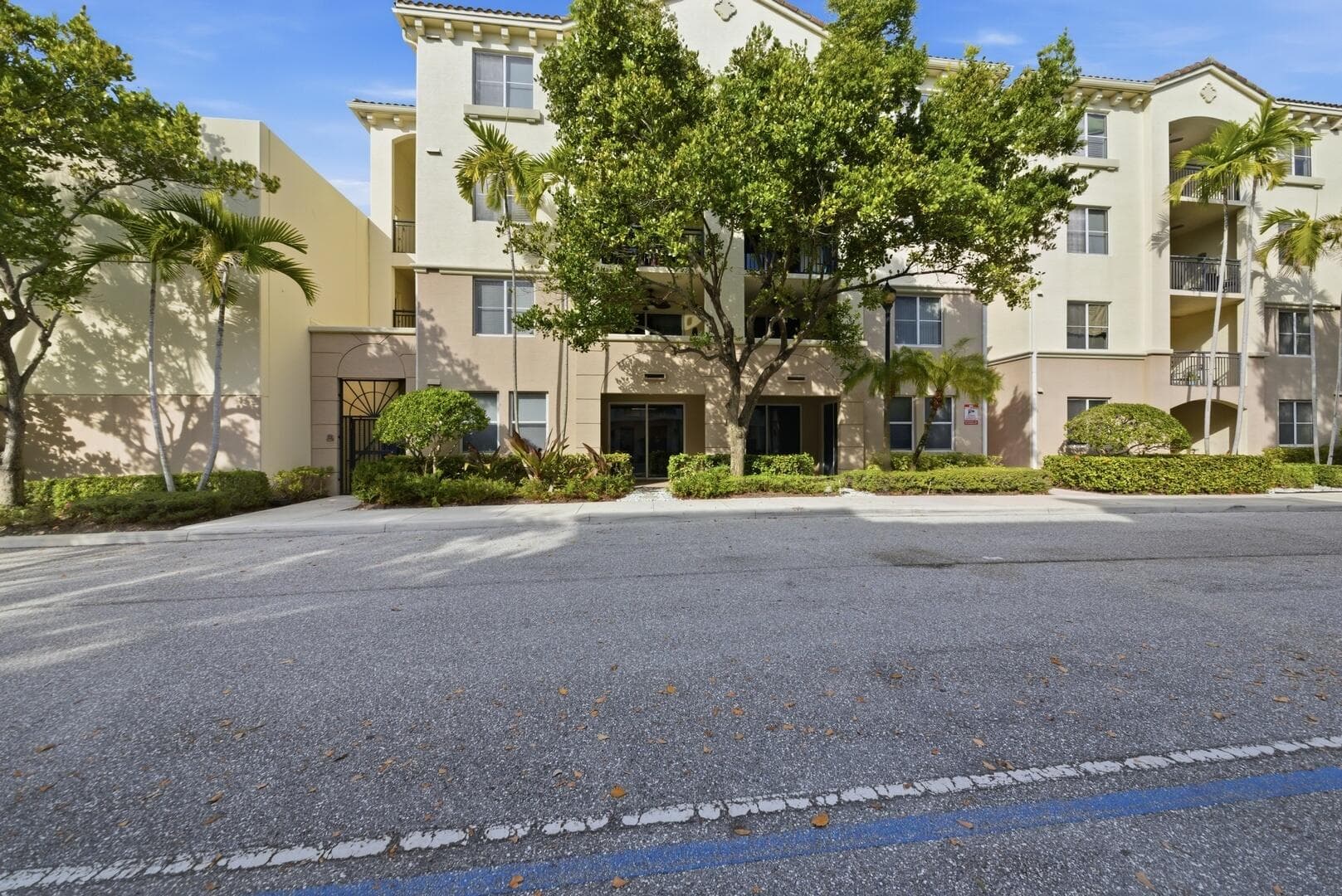 4 Renaissance Way 110, Boynton Beach, FL 33426 — photo 1 of 23