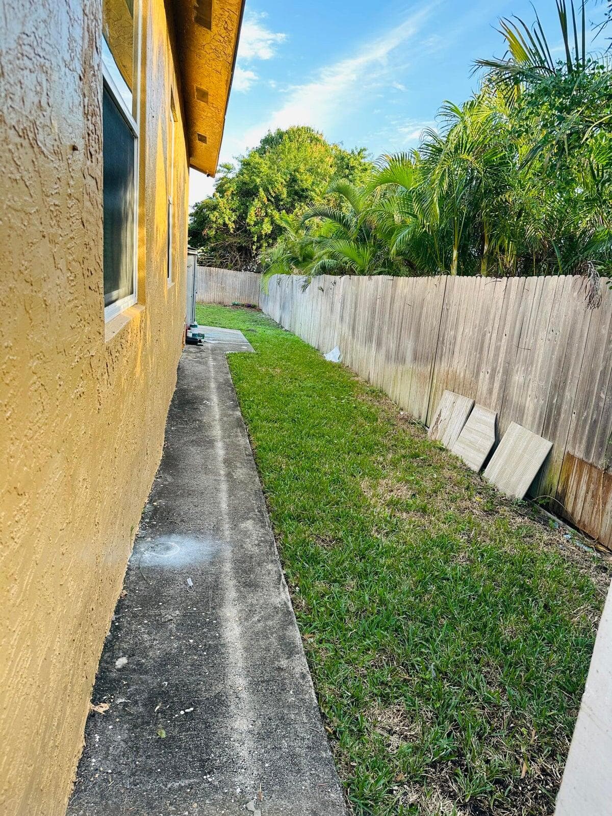 833 Briggs Street Street, West Palm Beach, FL 33405 — photo 4 of 33