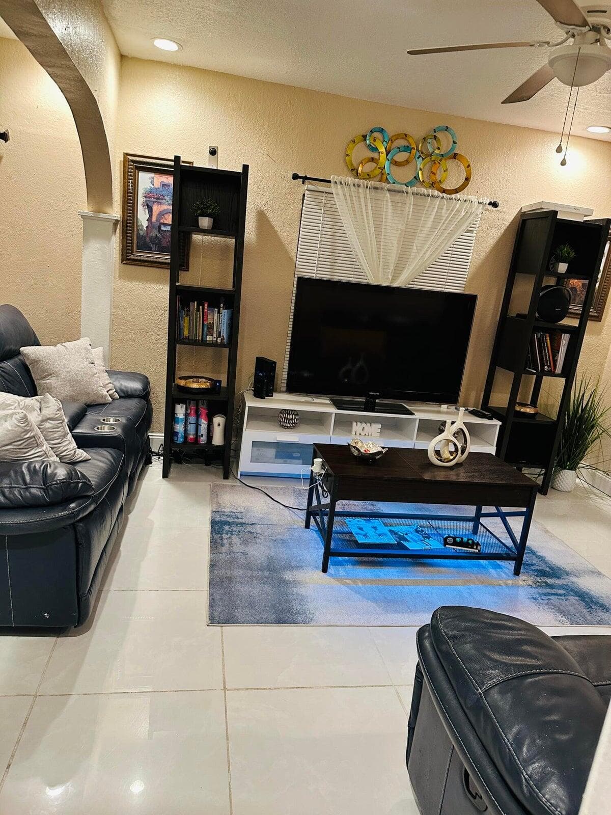 833 Briggs Street Street, West Palm Beach, FL 33405 — photo 8 of 33