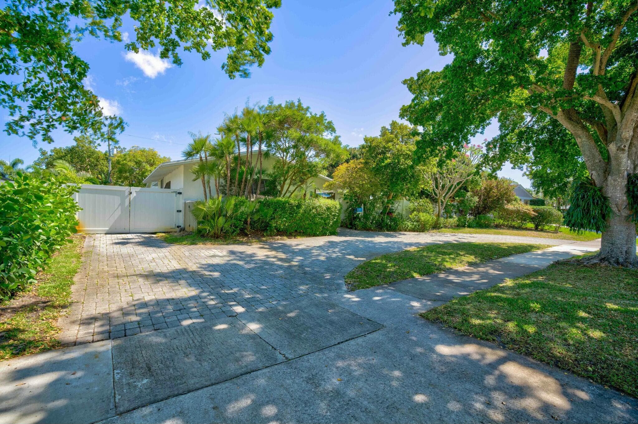 547 Marlin Road, North Palm Beach, FL 33408 — photo 27 of 30