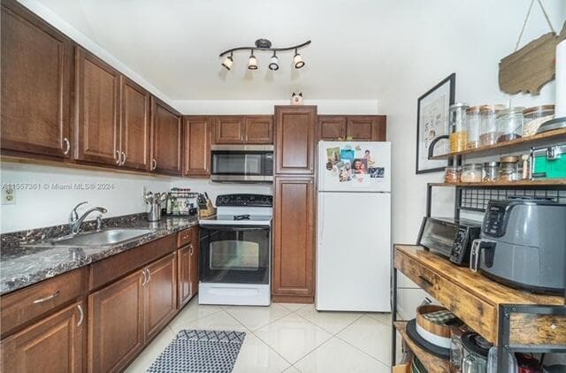 185 Normandy D, Delray Beach, FL 33484 — photo 4 of 63