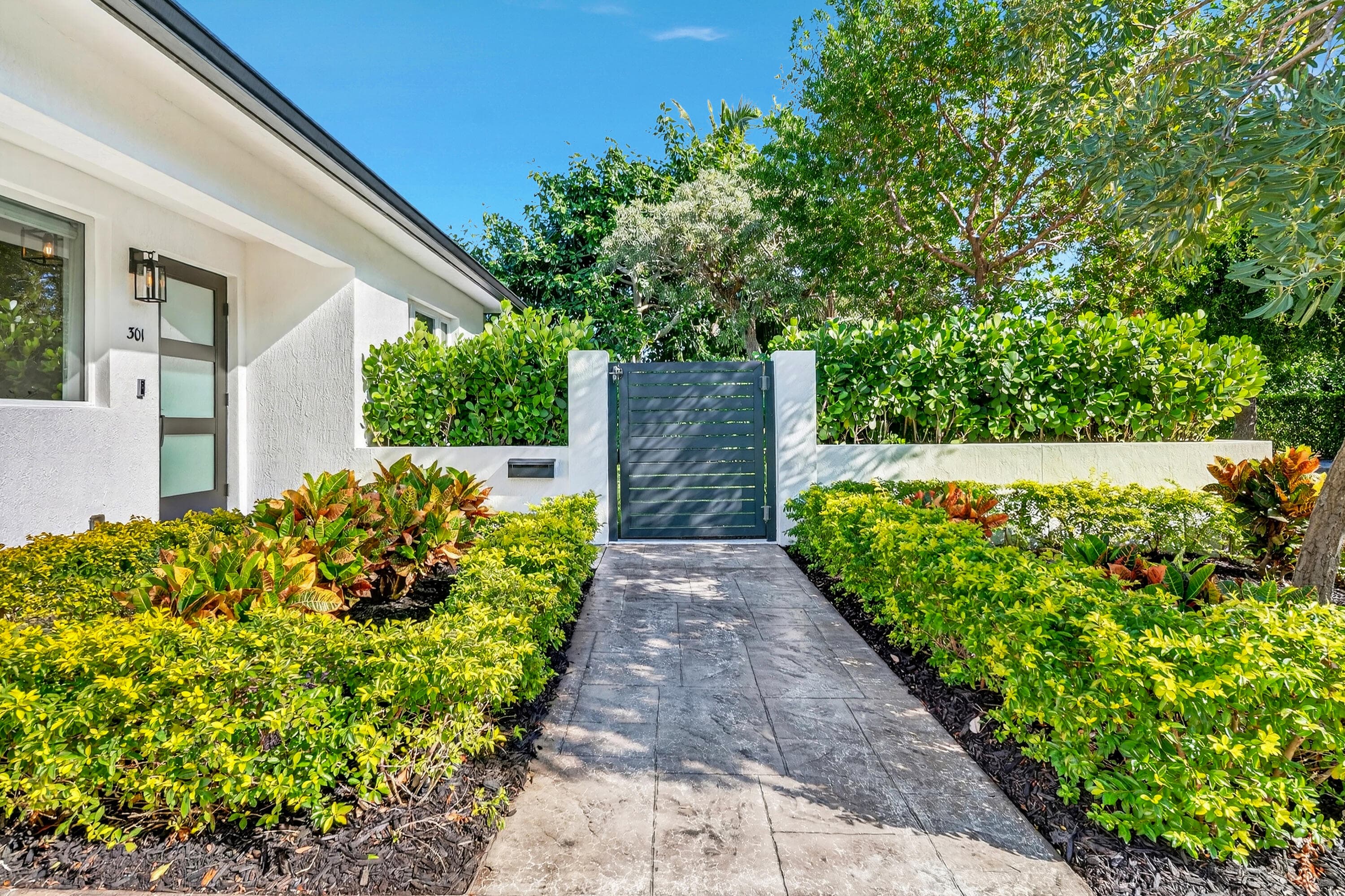 301 Pilgrim Road, West Palm Beach, FL 33405 — photo 3 of 64
