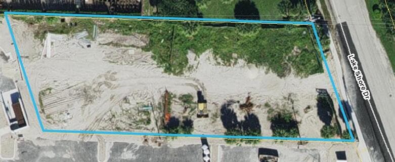 3139 Lake Shore Drive, Riviera Beach, FL 33404 — photo 2 of 4
