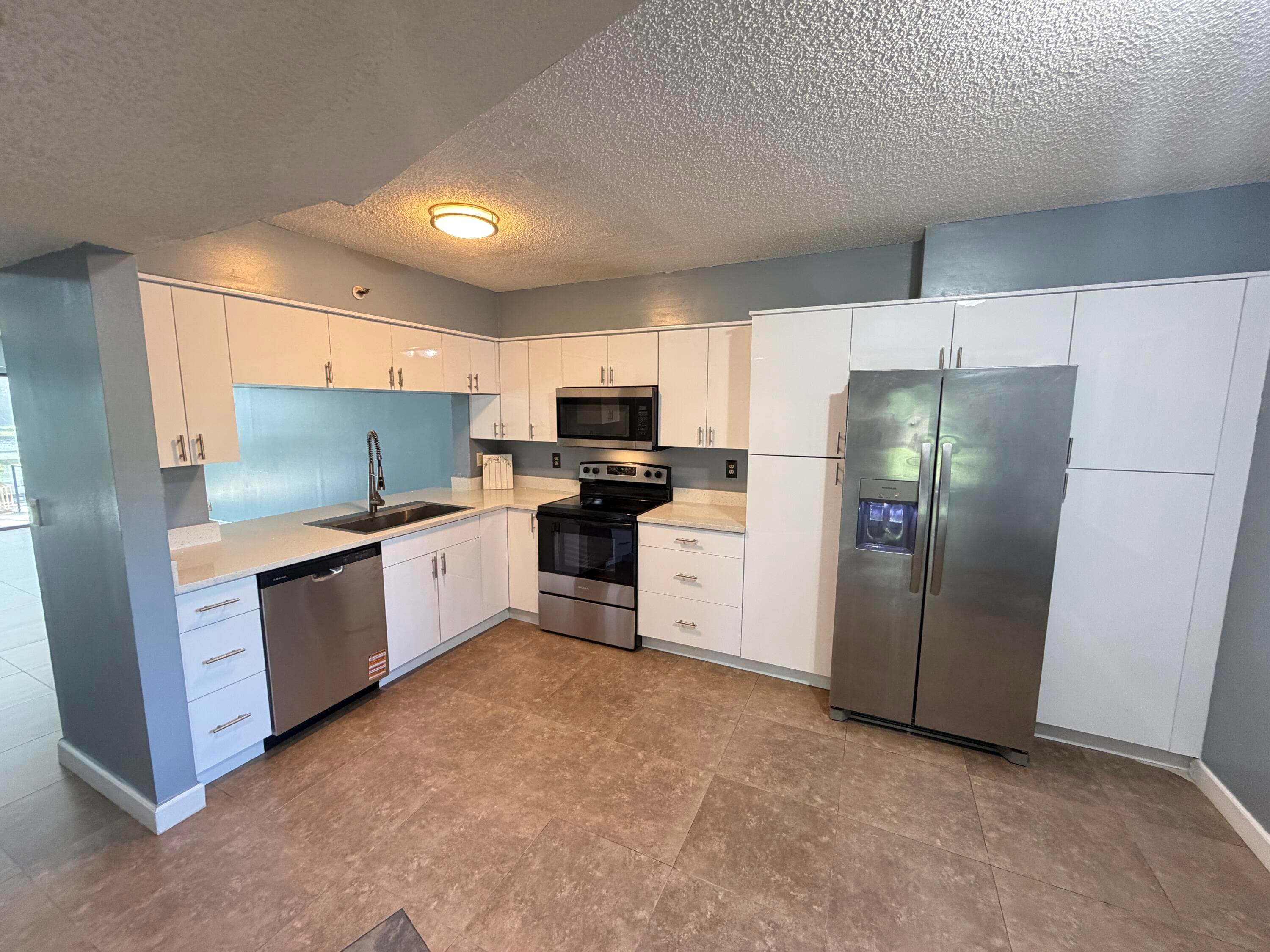 2202 S Cypress Bend Drive 101, Pompano Beach, FL 33069 — photo 3 of 36