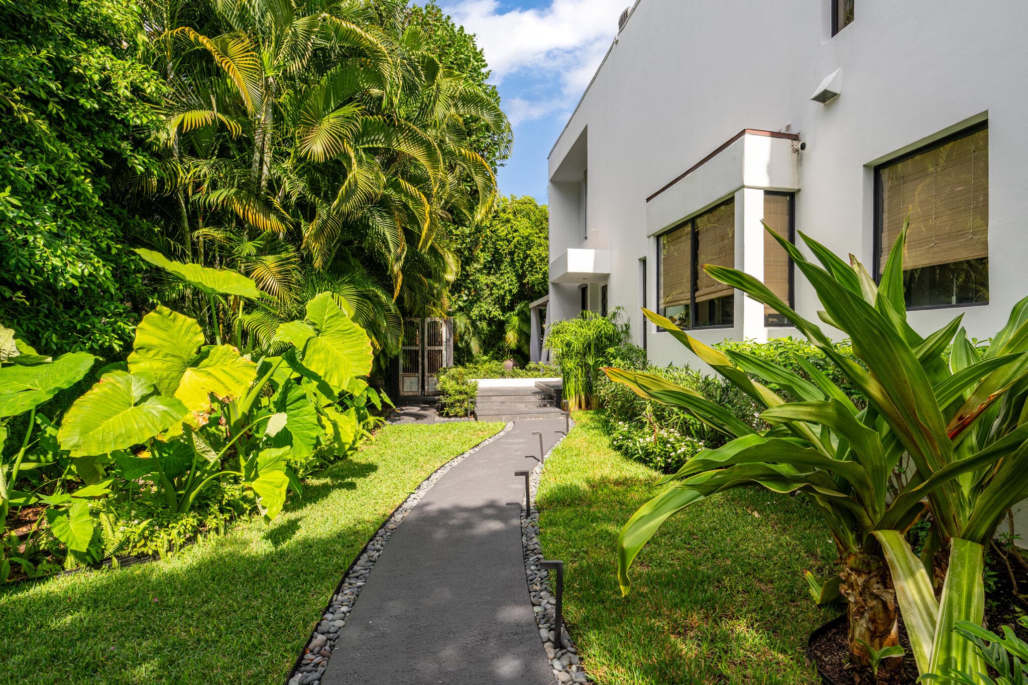 423 Chilean Avenue, Palm Beach, FL 33480 — photo 3 of 34