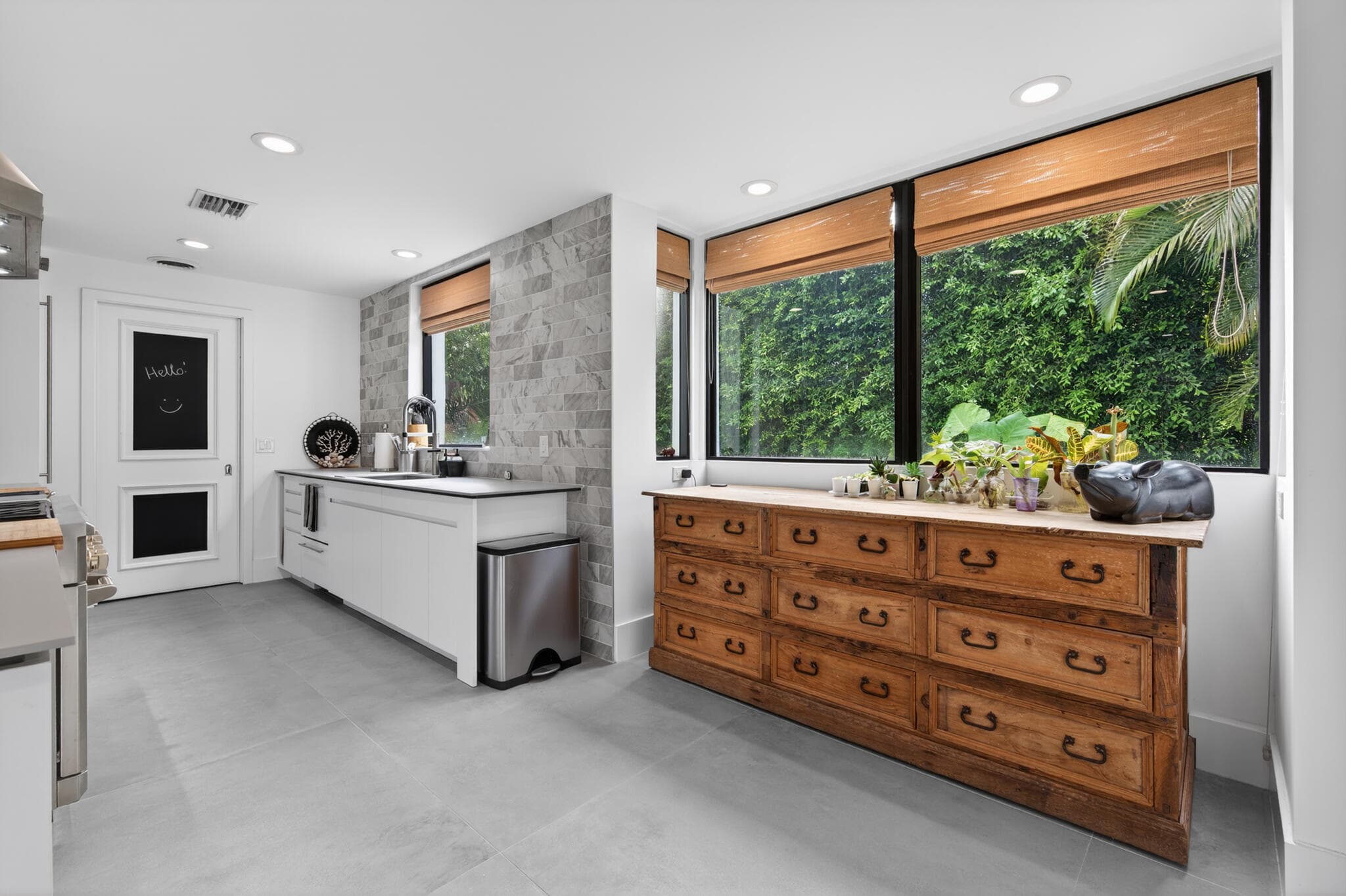 423 Chilean Avenue, Palm Beach, FL 33480 — photo 12 of 34