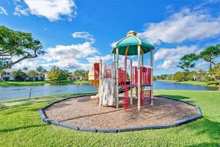 5219 Palmbrooke Circle, West Palm Beach, FL 33417 — photo 3 of 29