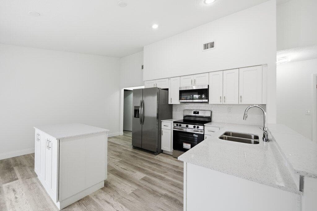 905 NW 22nd Avenue, Delray Beach, FL 33445 — photo 12 of 37