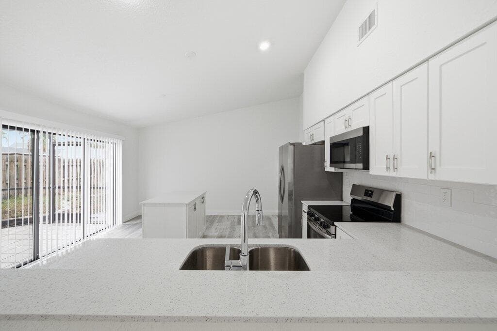 905 NW 22nd Avenue, Delray Beach, FL 33445 — photo 13 of 37