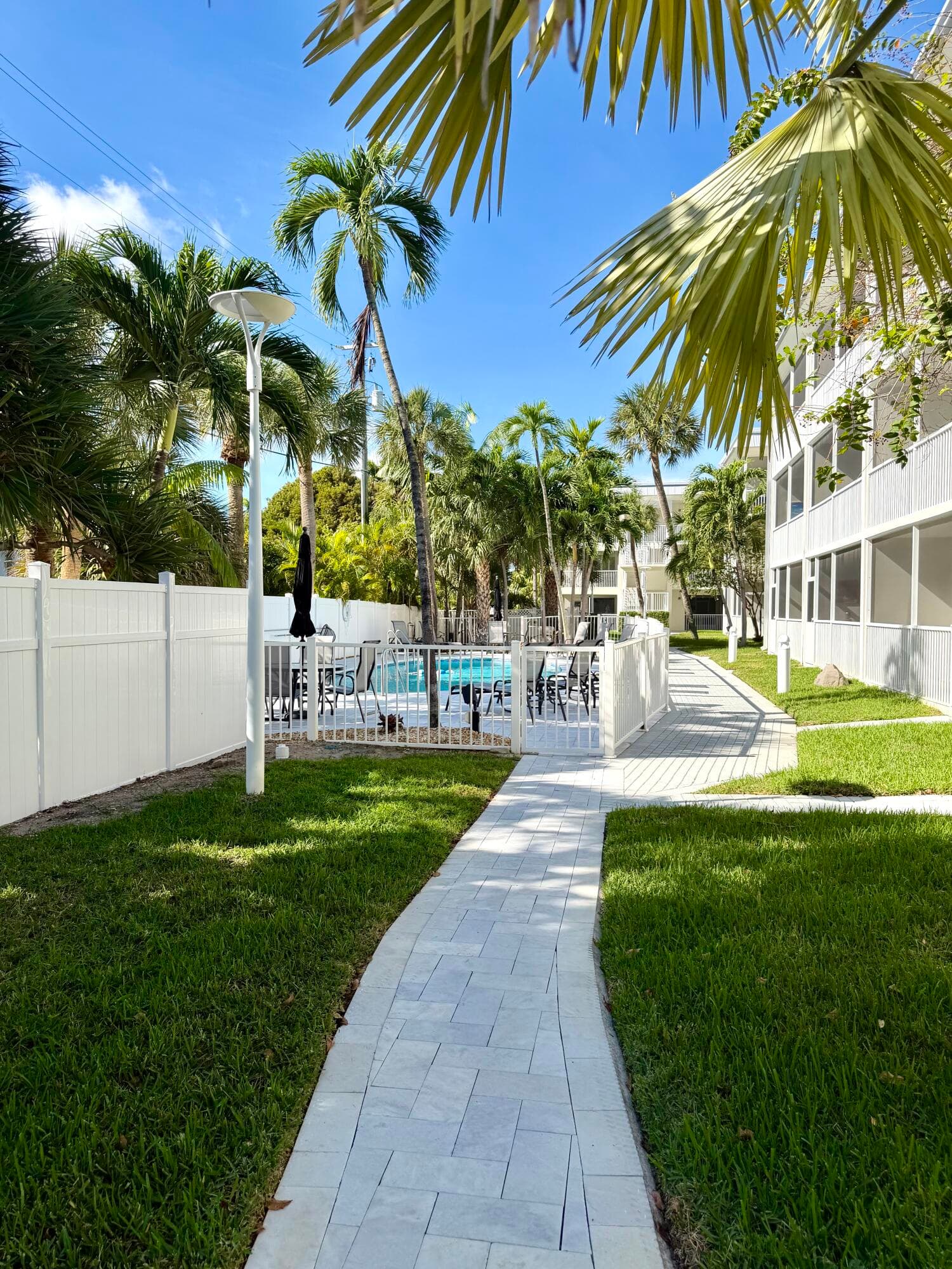 1439 S Ocean Boulevard 303, Lauderdale-By-The-Sea, FL 33062 — photo 5 of 33