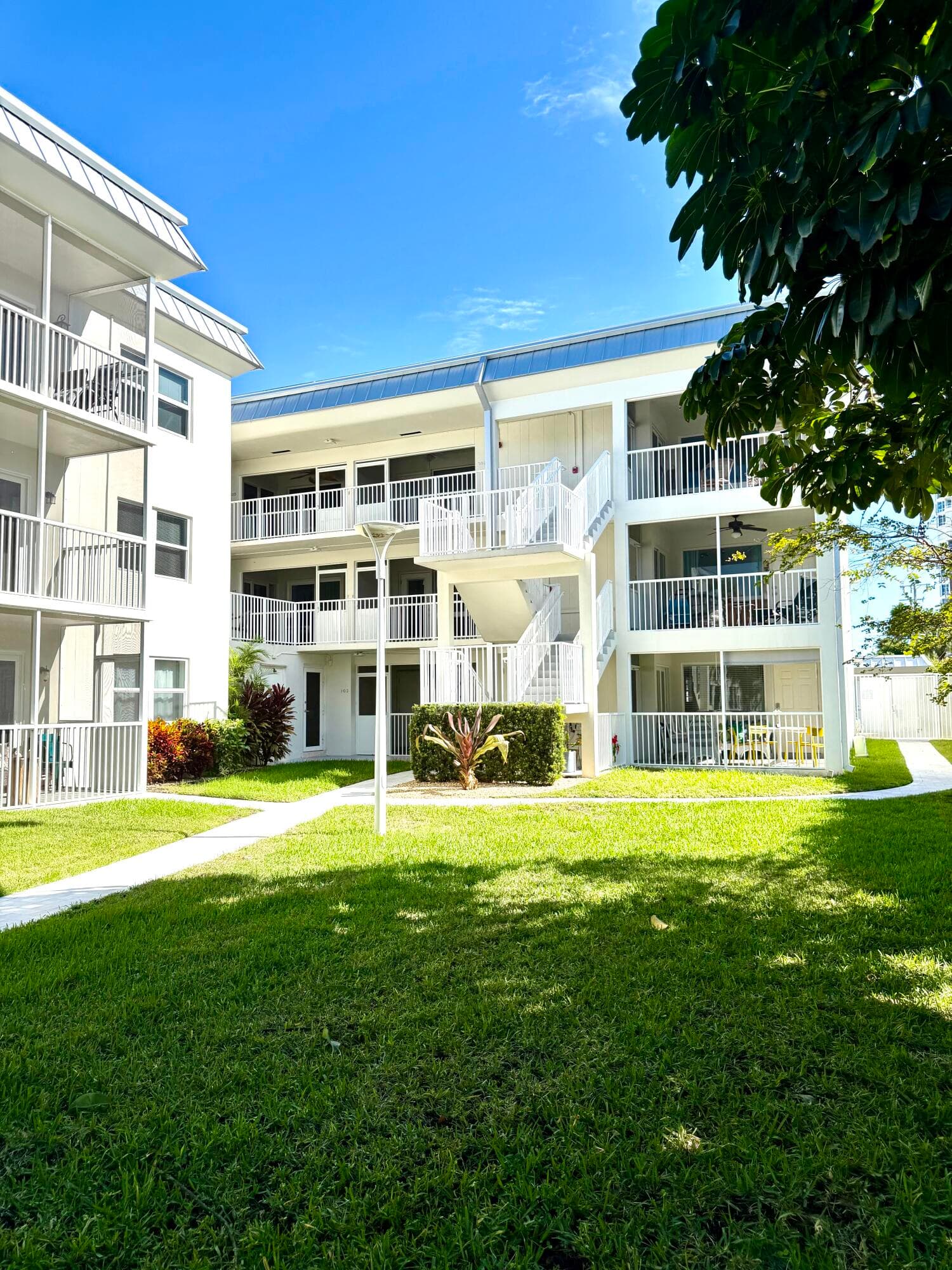 1439 S Ocean Boulevard 303, Lauderdale-By-The-Sea, FL 33062 — photo 11 of 33