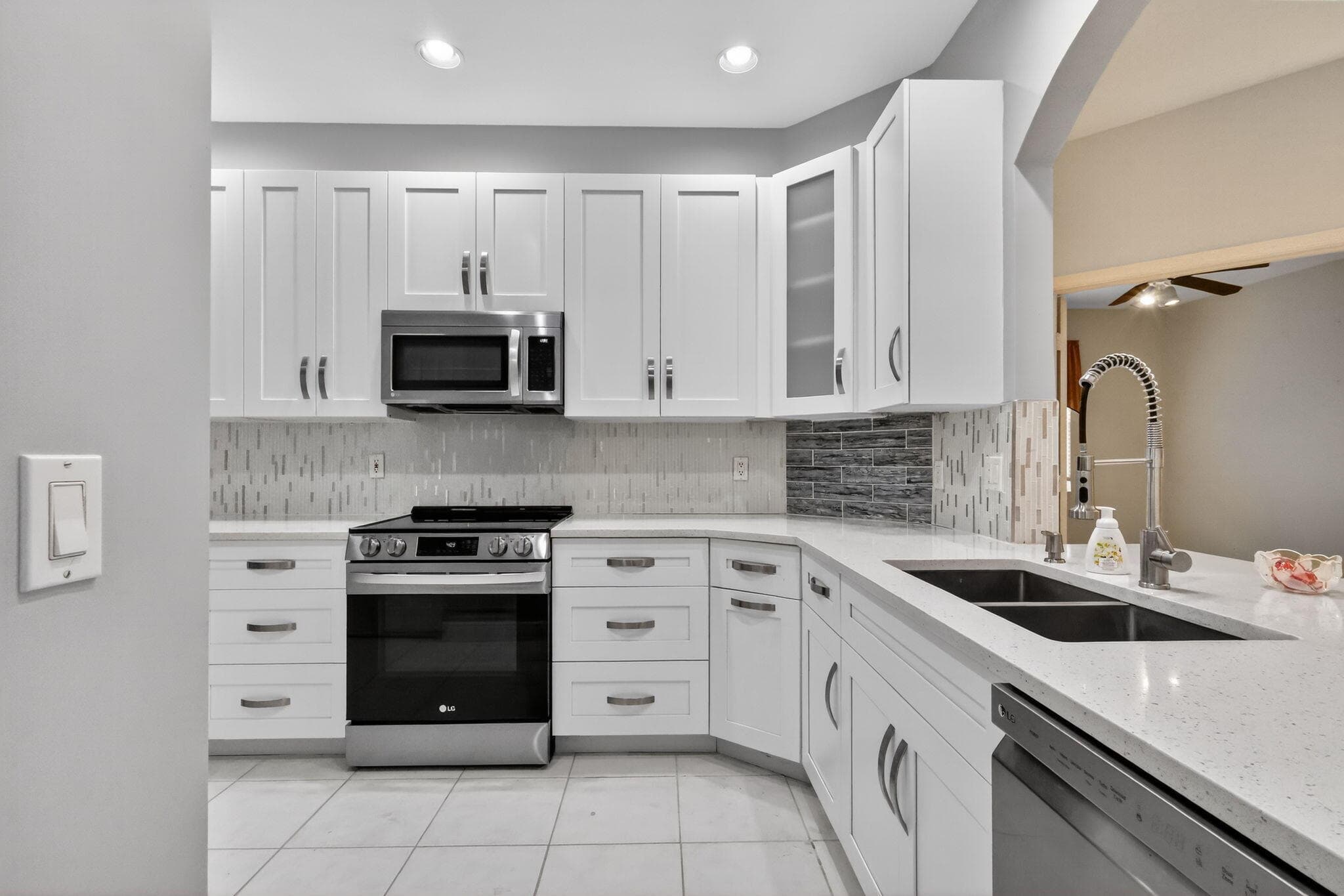 10564 Royal Caribbean Circle, Boynton Beach, FL 33437 — photo 7 of 37