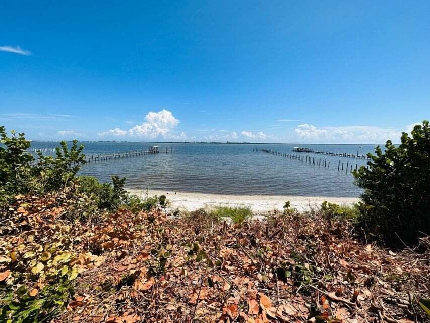 1811 S Indian River Drive, Fort Pierce, FL 34950 — photo 2 of 28