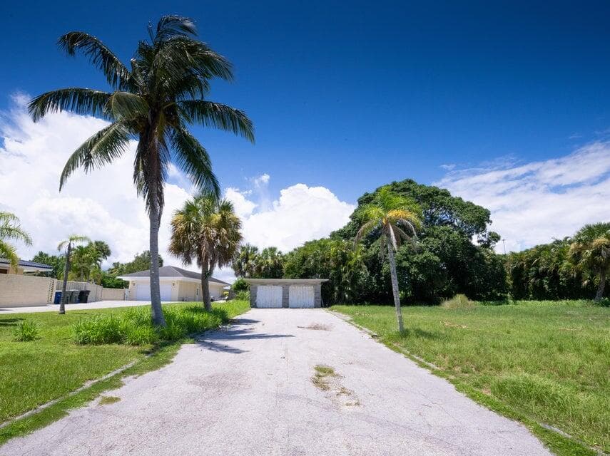 1811 S Indian River Drive, Fort Pierce, FL 34950 — photo 5 of 28