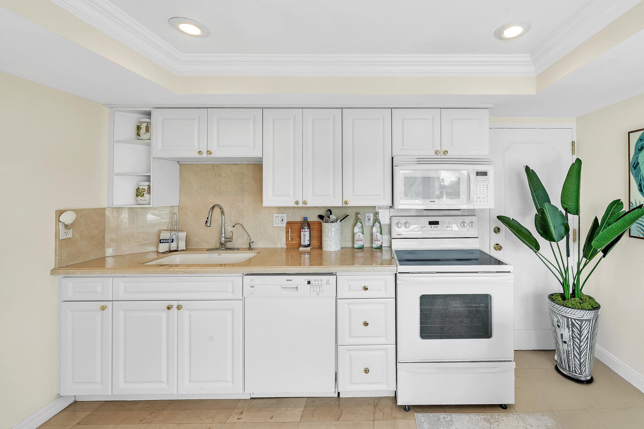 250 N Bradley Place 402, Palm Beach, FL 33480 — photo 19 of 38
