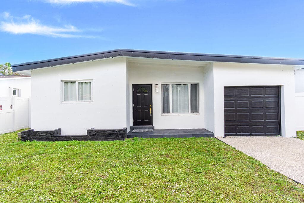 6370 Plunkett Street, Hollywood, FL 33023 — photo 35 of 37