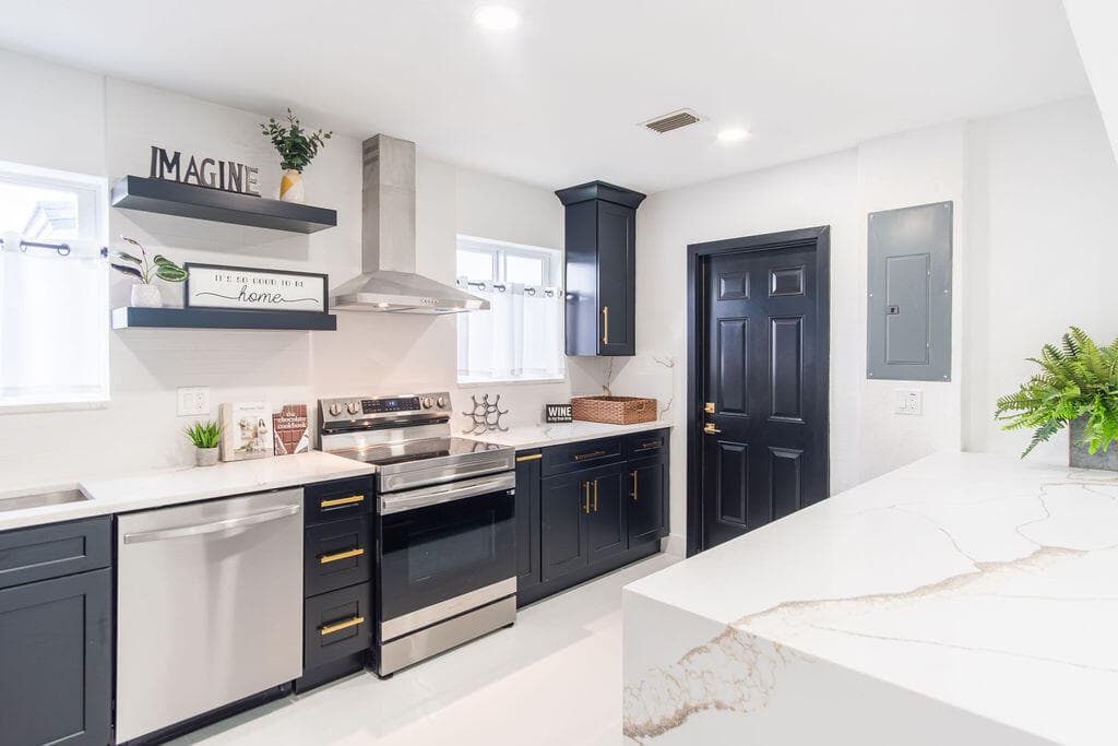 6370 Plunkett Street, Hollywood, FL 33023 — photo 3 of 37